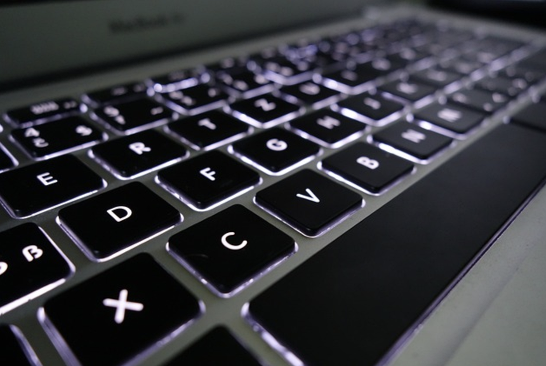 職務経歴書をメールで送付する際のキーボード操作